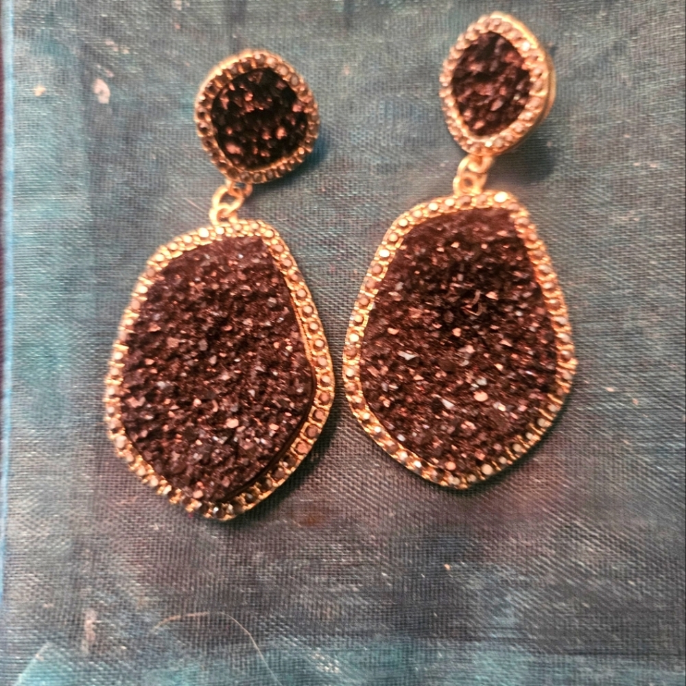 NWOT Black DRUZY  Stone With Gold Frame Dangle Earrings